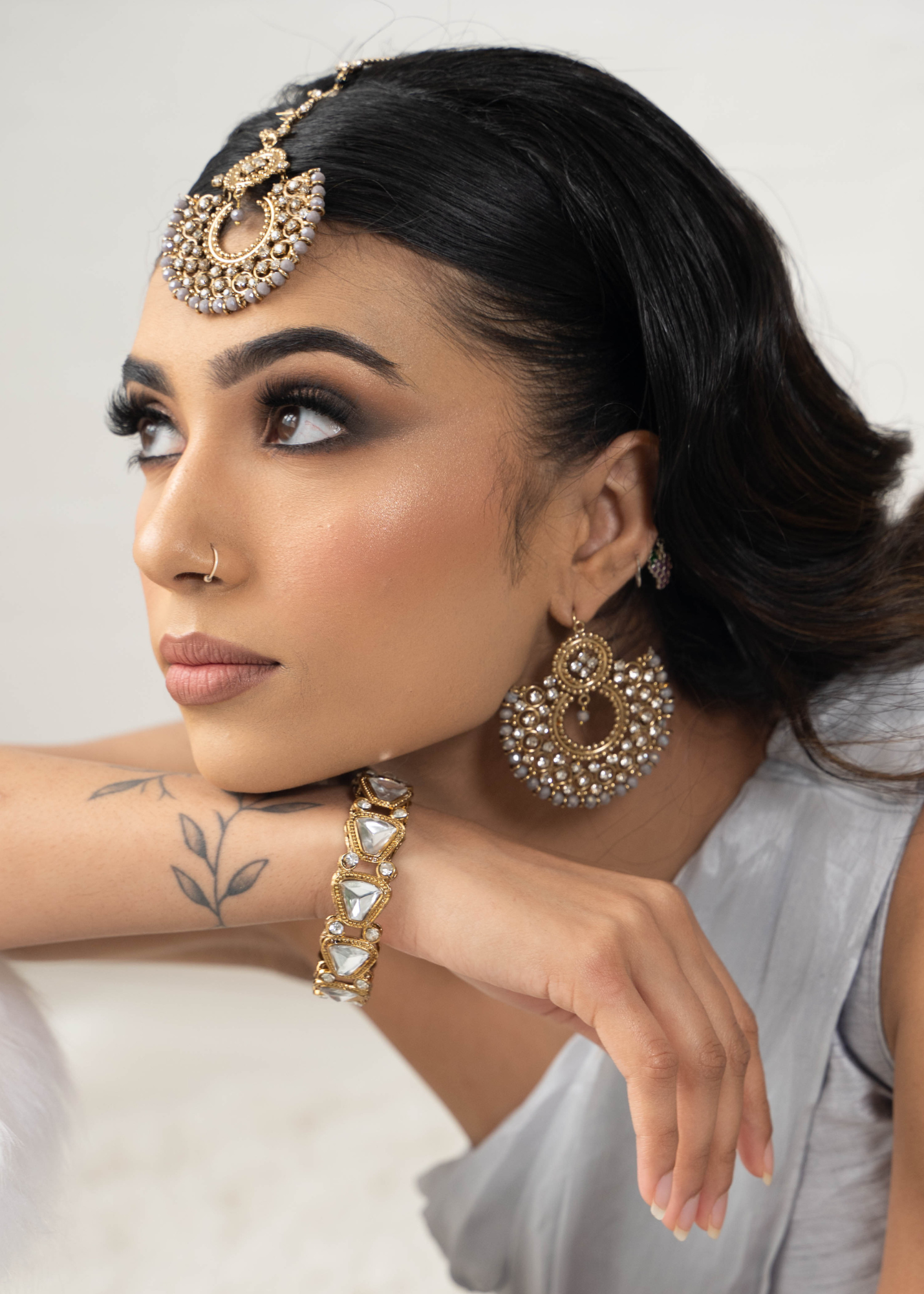 Royal Grey Chand Tikka Set
