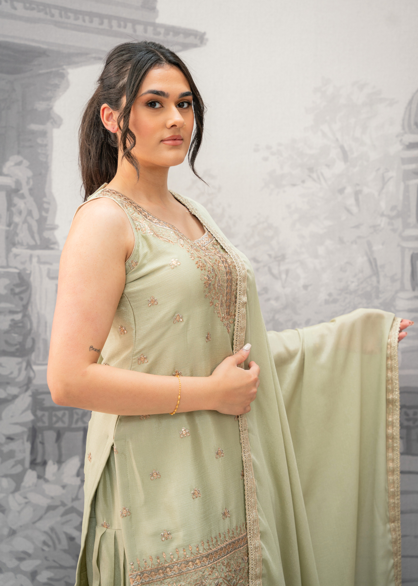 Thread Embroidery Salwar Suits Size 10-12 (various colours)