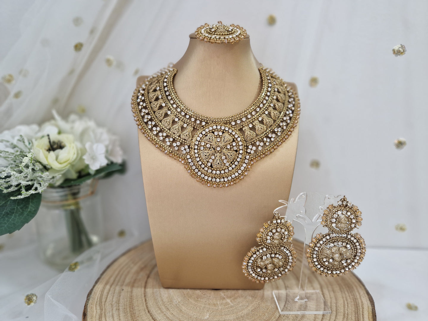 Madhubala Antique Gold Bridal Set (SS111)