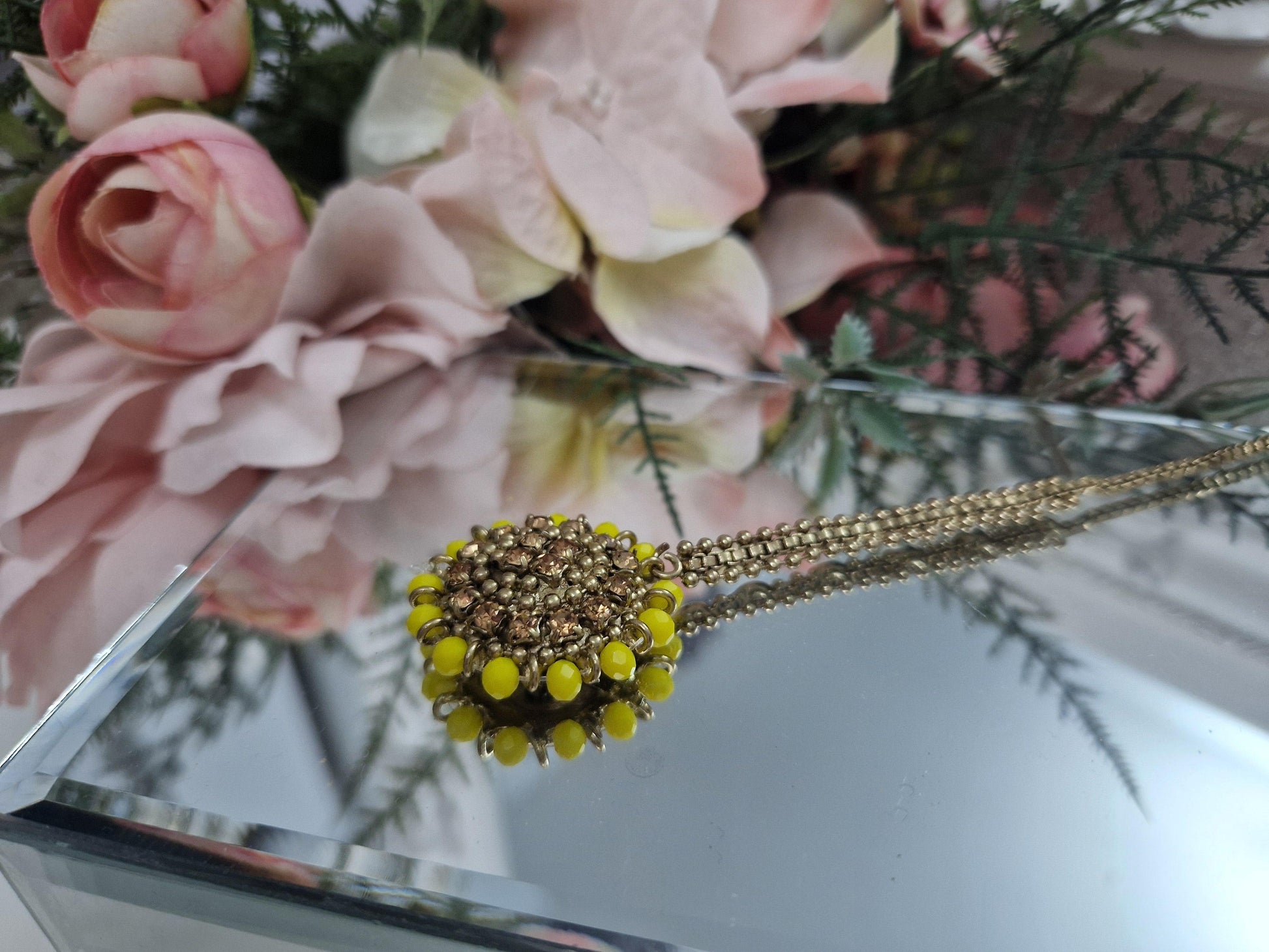 Nims Boutique Small Royal Antique Gold & Yellow Tikka DW19