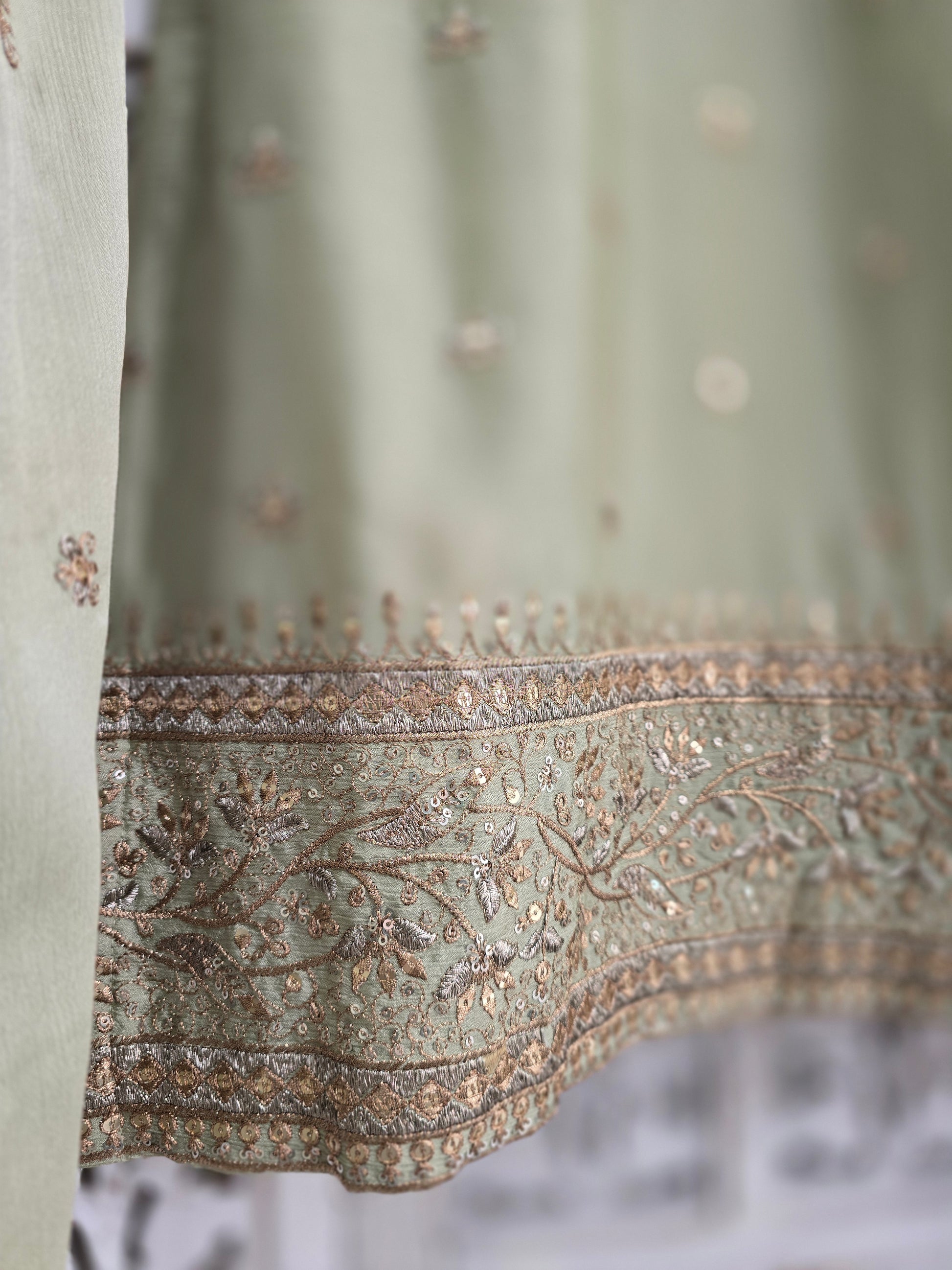 Thread Embroidery Salwar Suits Size 10-12 (various colours)