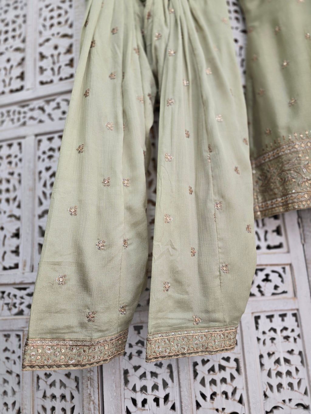 Thread Embroidery Salwar Suits Size 10-12 (various colours)