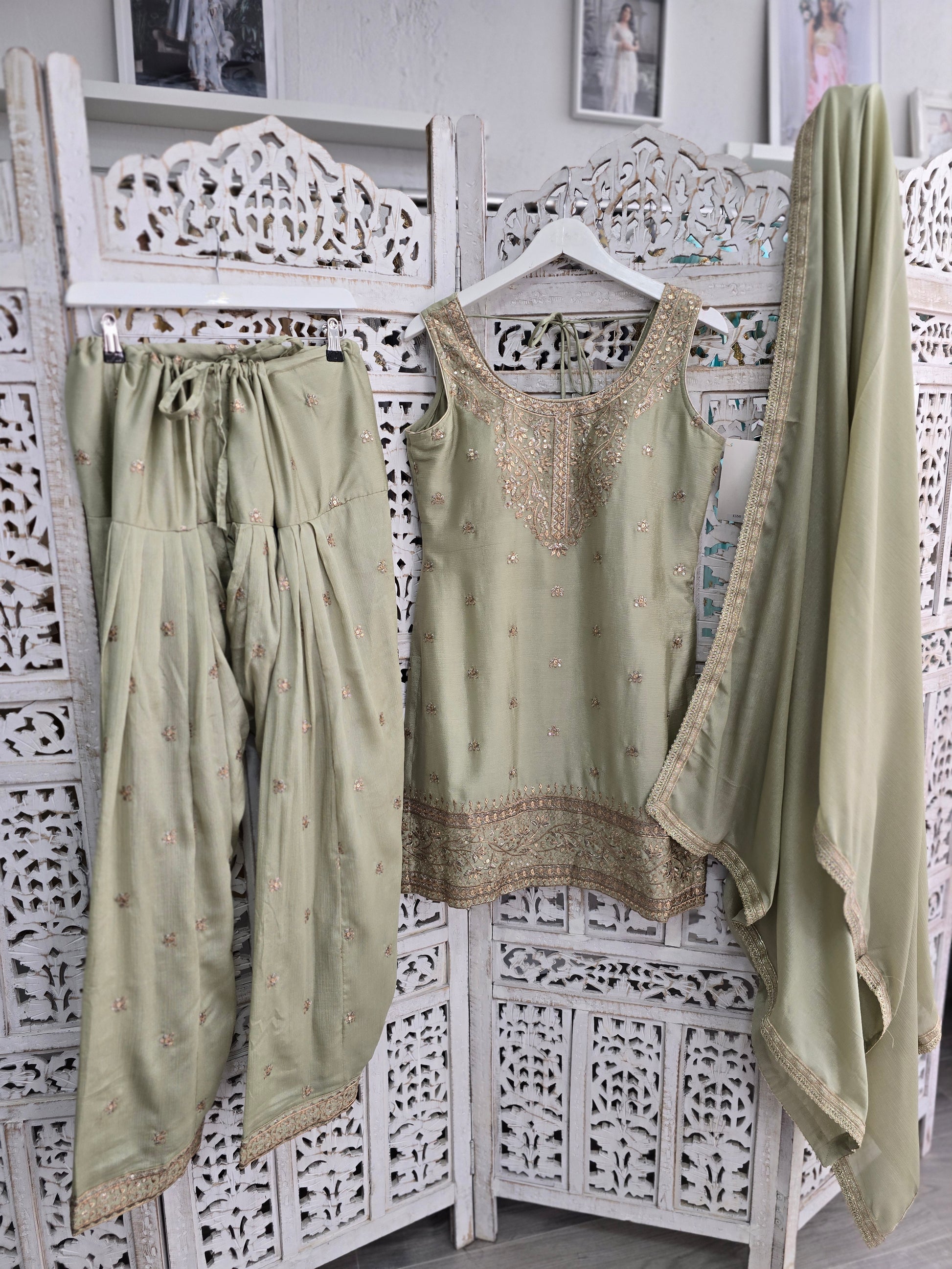 Thread Embroidery Salwar Suits Size 10-12 (various colours)