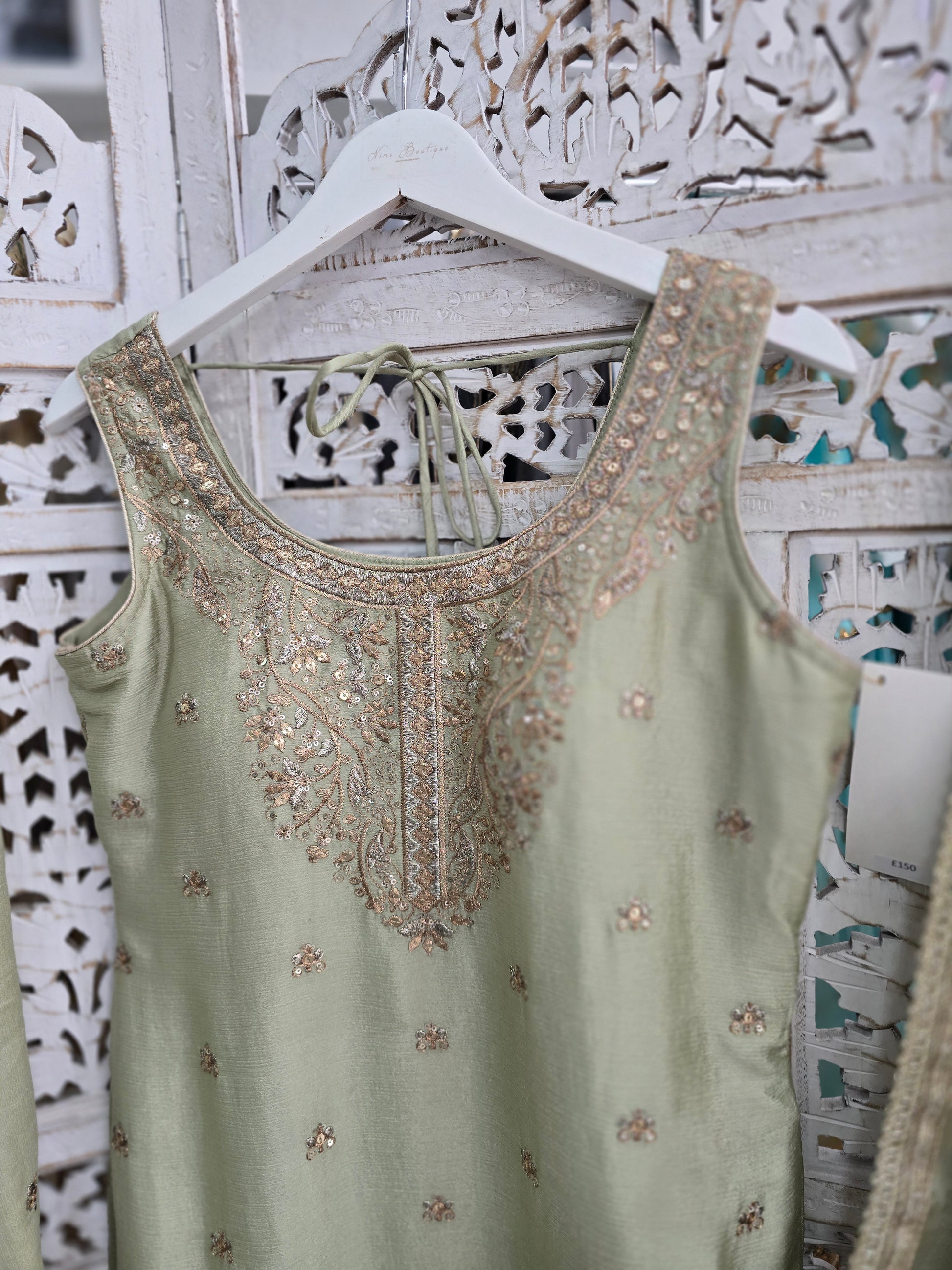 Thread Embroidery Salwar Suits Size 10-12 (various colours)