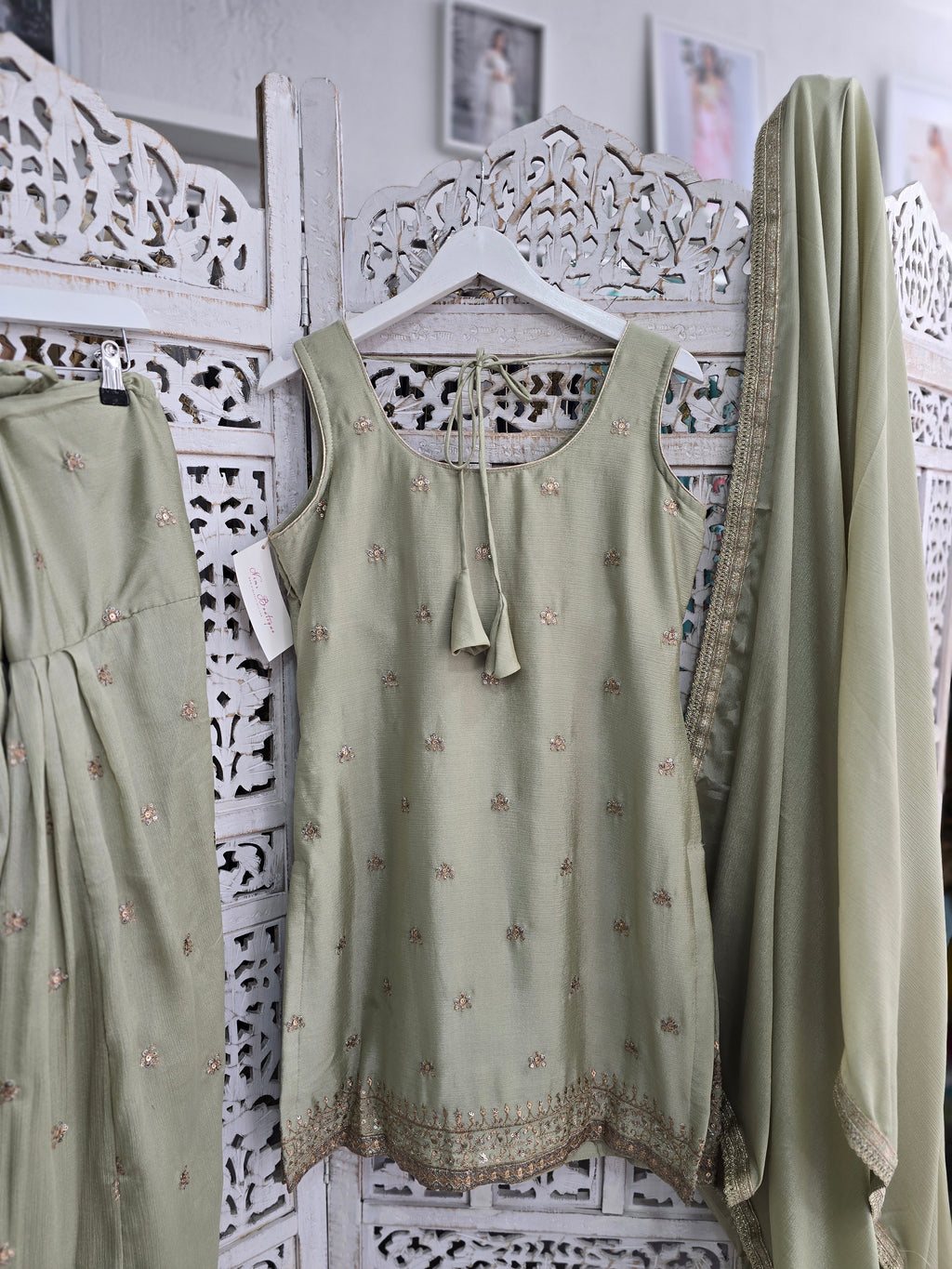 Thread Embroidery Salwar Suits Size 10-12 (various colours)