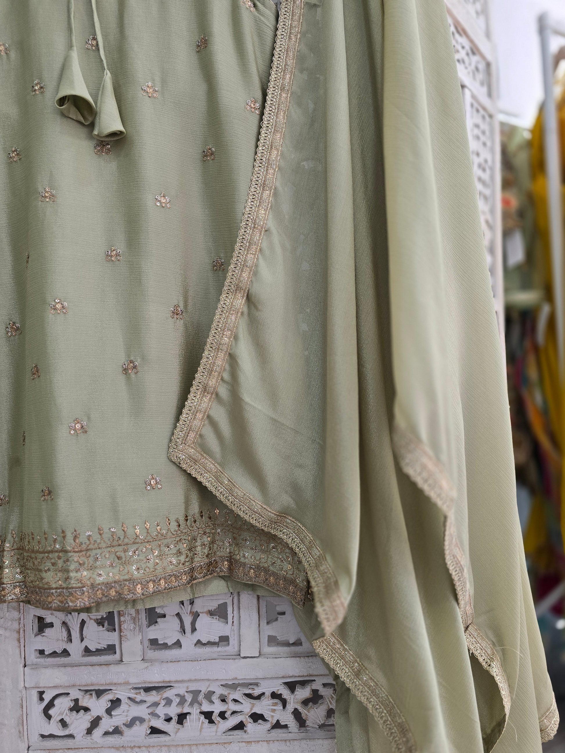 Thread Embroidery Salwar Suits Size 10-12 (various colours)