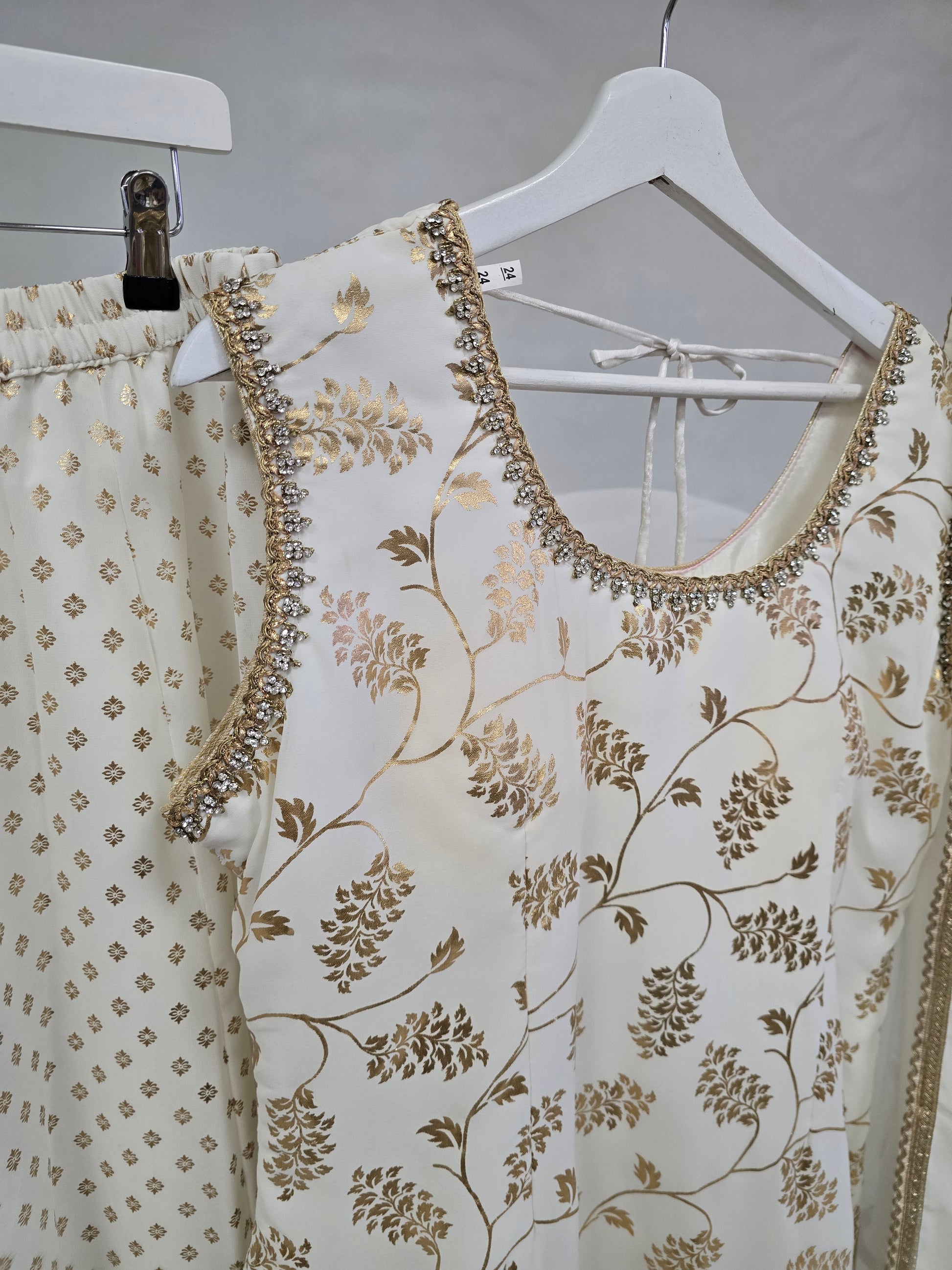 Cream foil print sharara suit (Size 16-18)