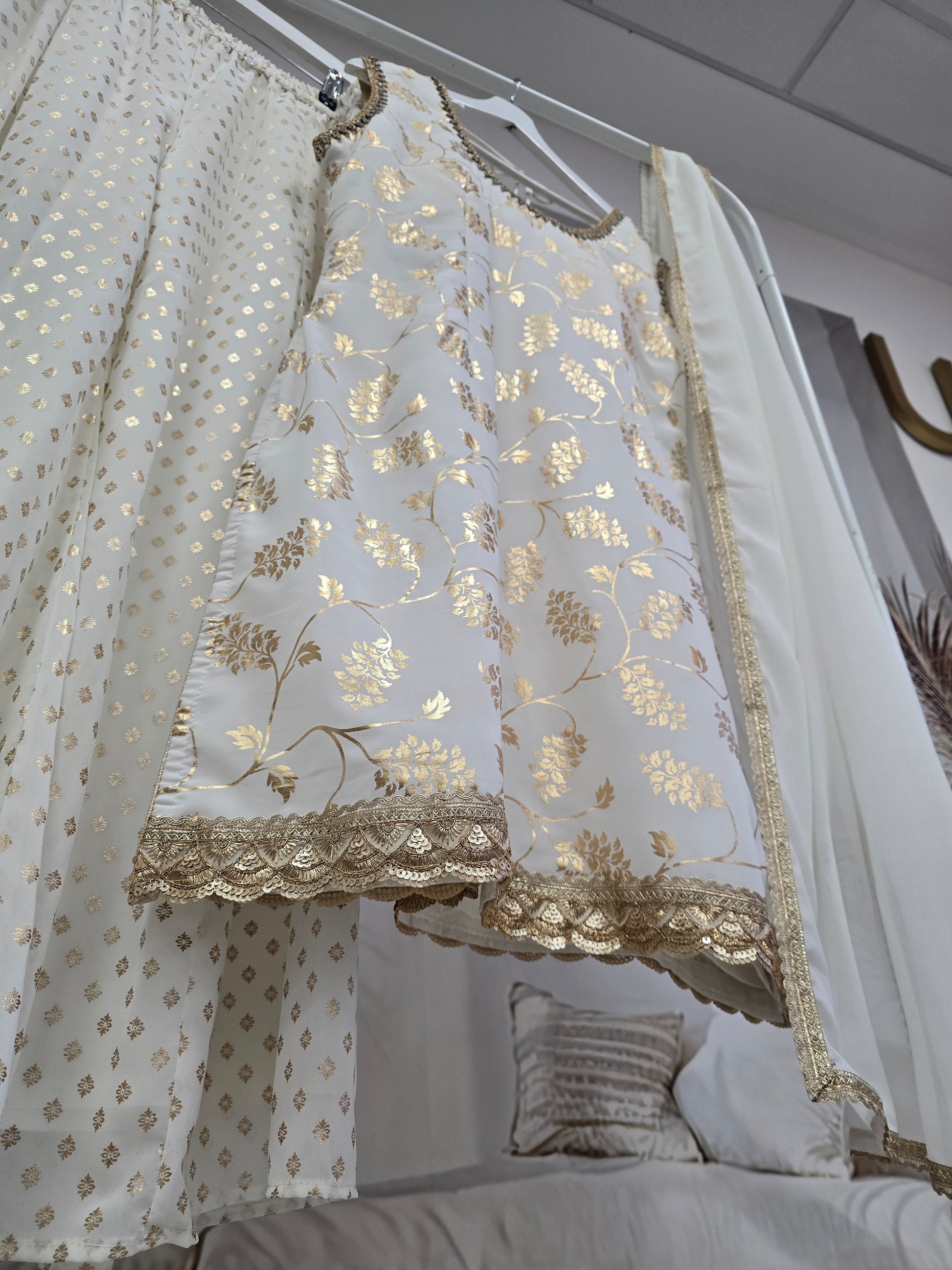 Cream foil print sharara suit (Size 16-18)