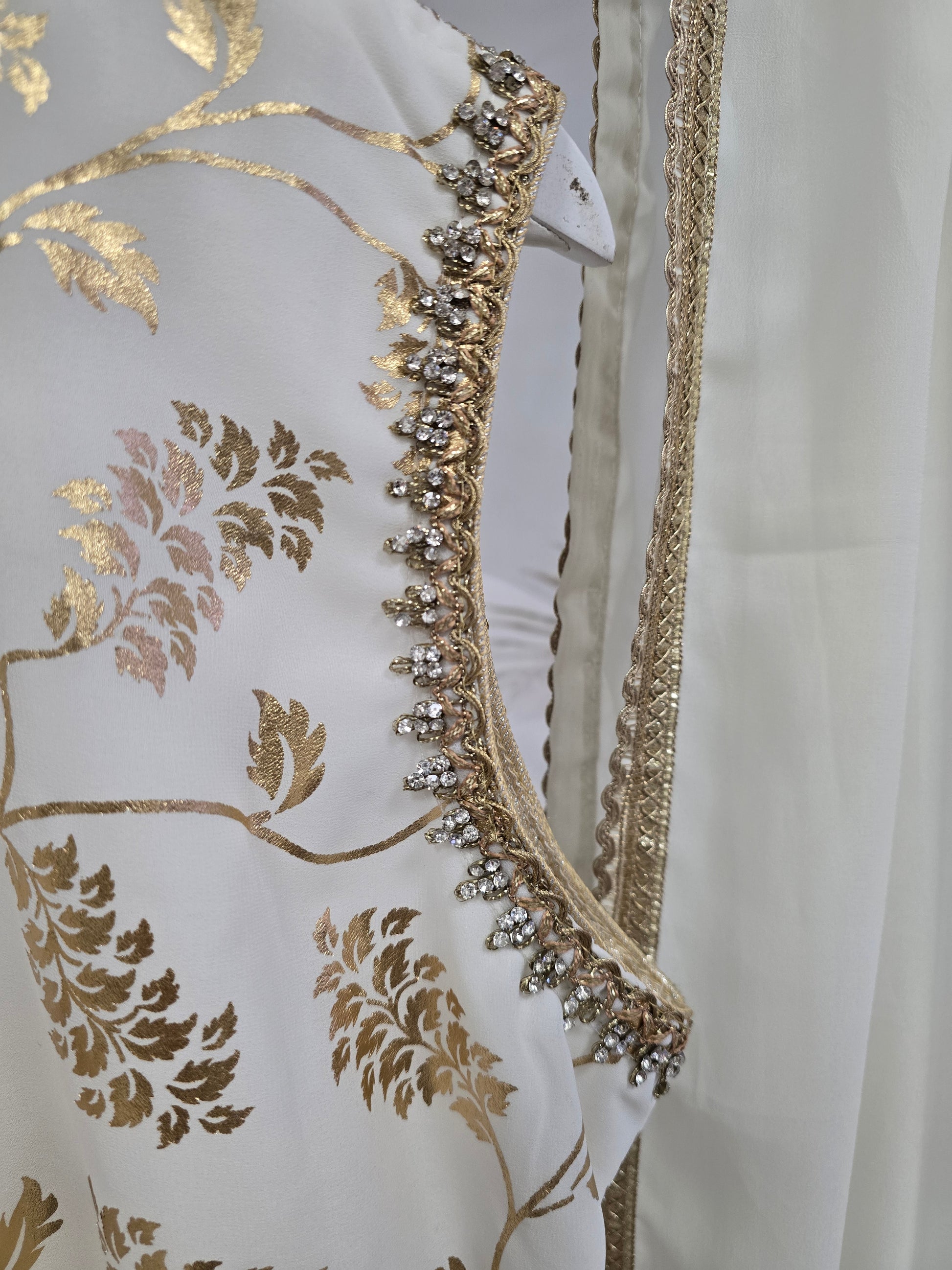 Cream foil print sharara suit (Size 16-18)