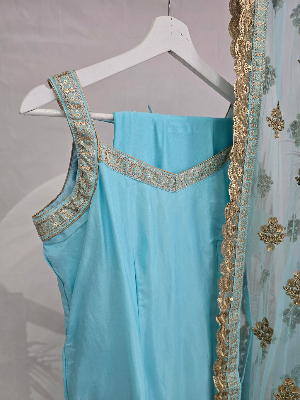 Sleeveless Sky Blue Silk Pajami Suit (size 16-18)