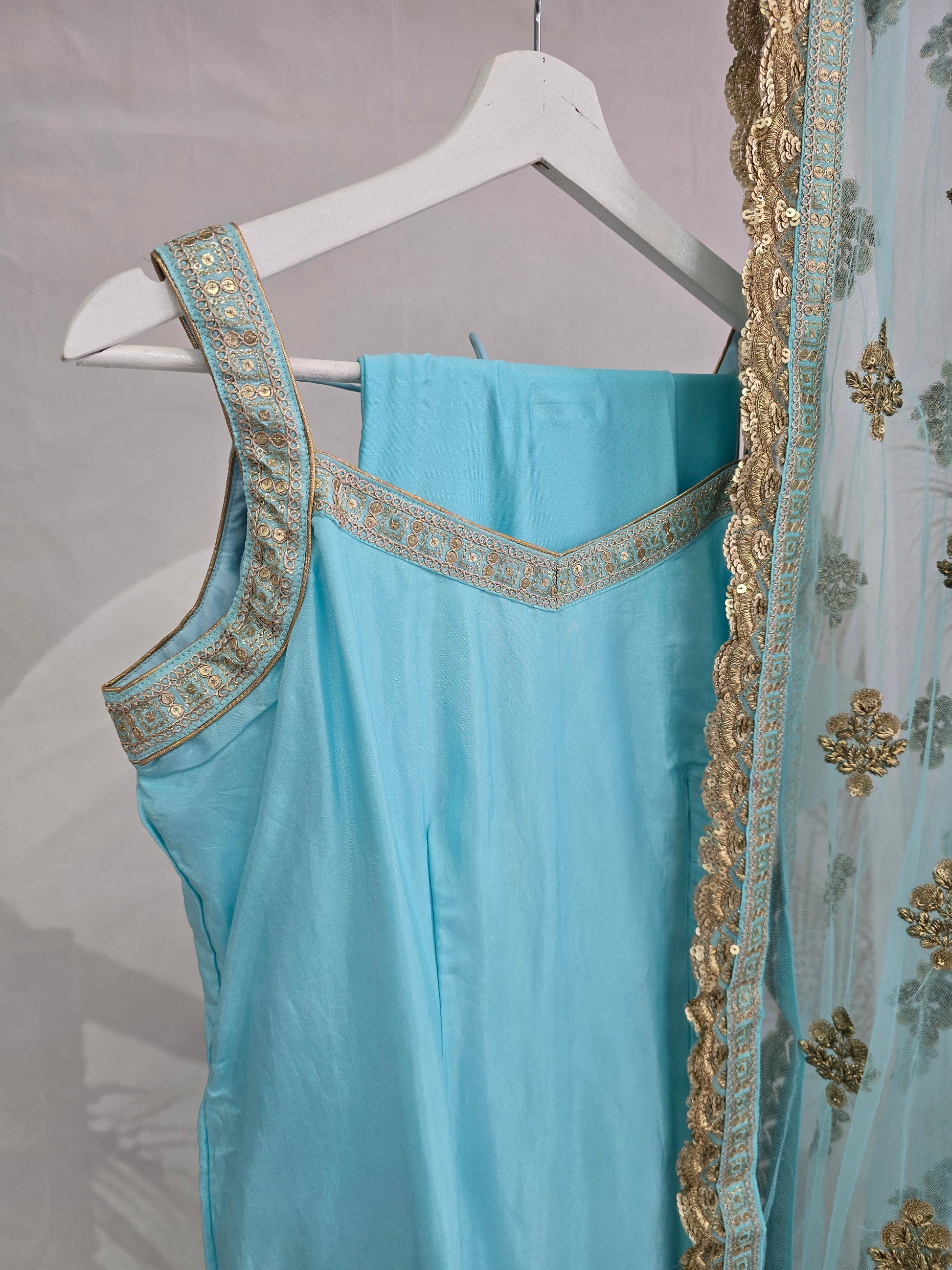 Sleeveless Sky Blue Silk Pajami Suit (size 16-18)