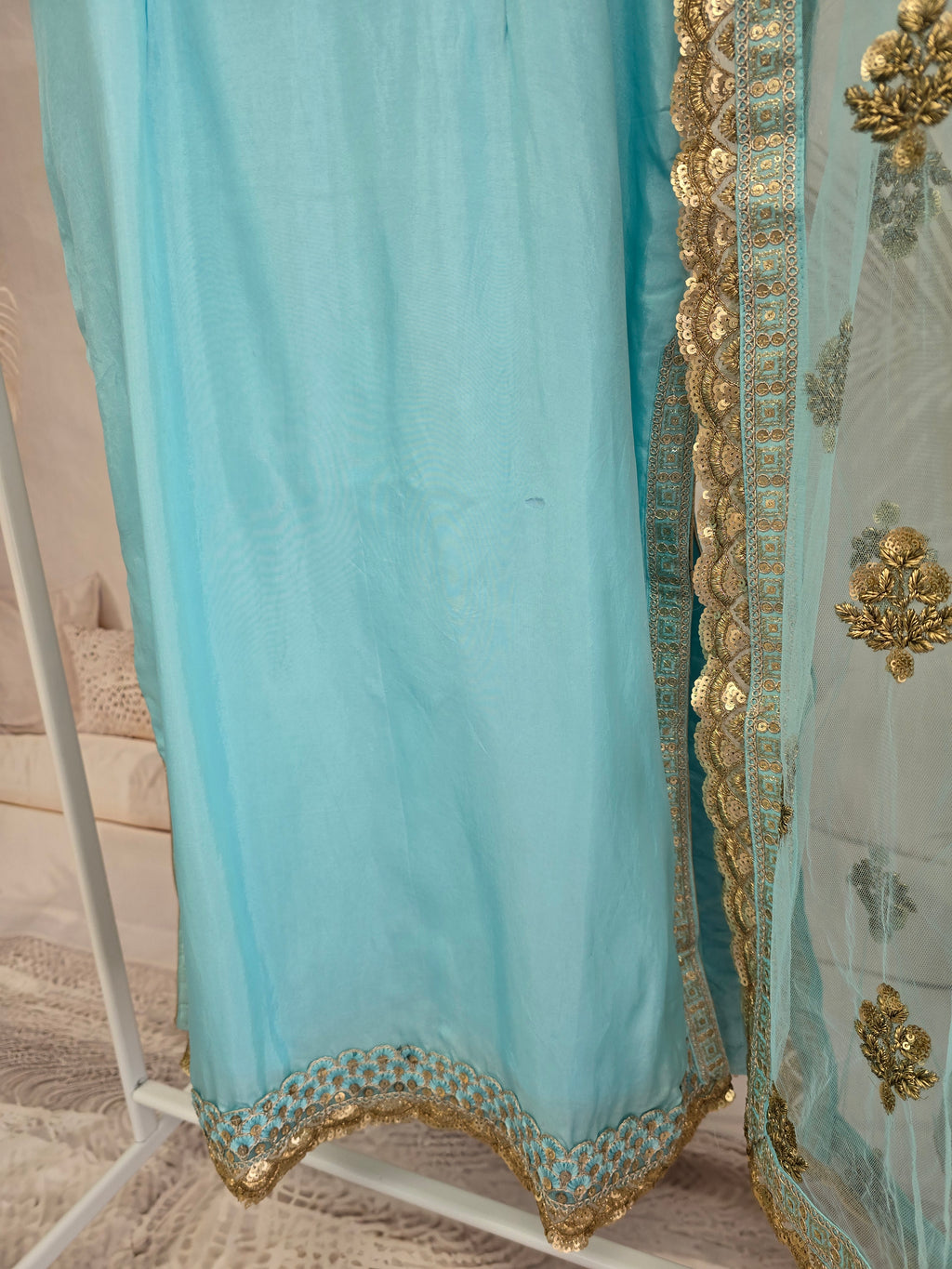 Sleeveless Sky Blue Silk Pajami Suit (size 16-18)