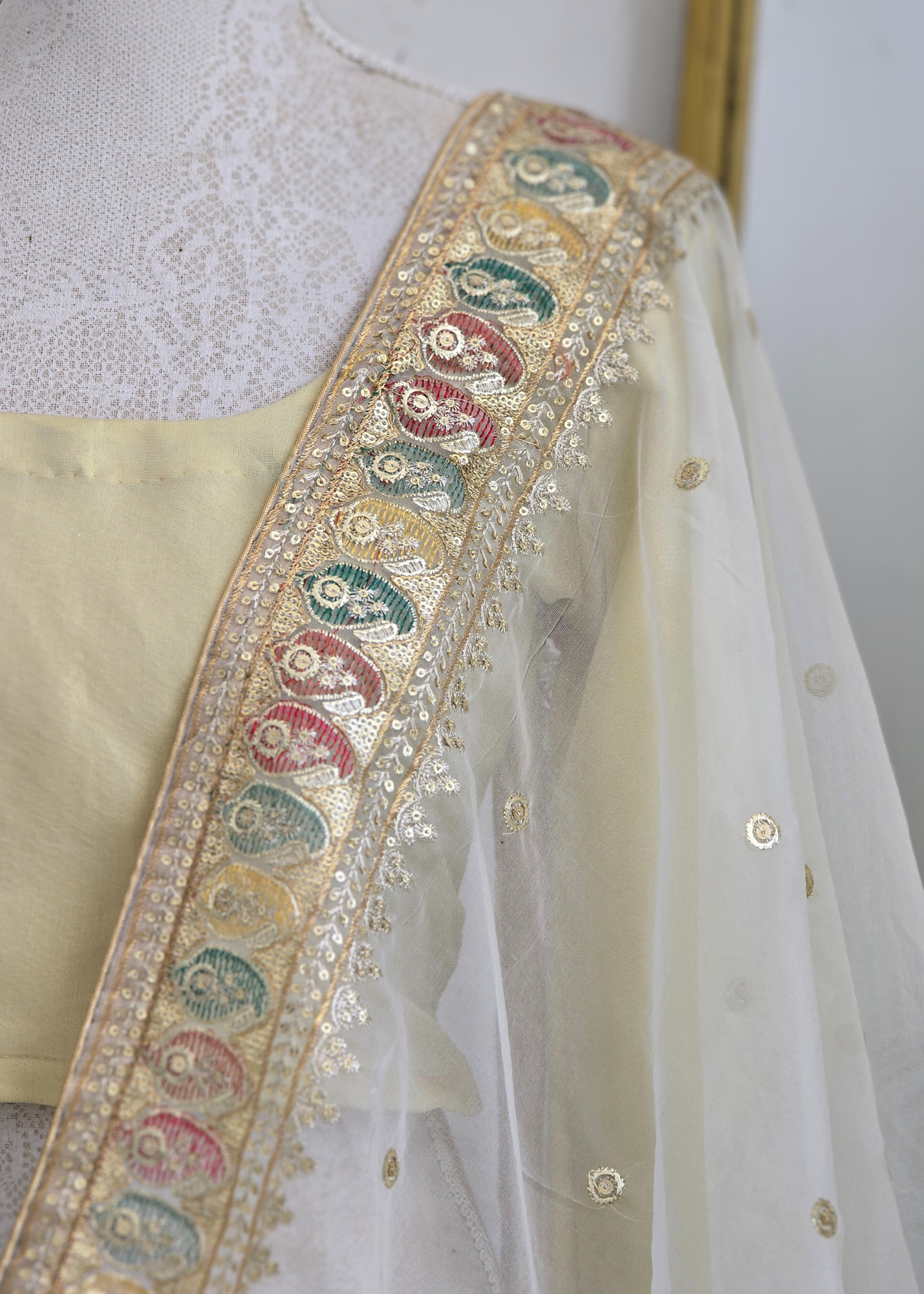 Sunidhi White Multicolour Organza Dupatta/Chunni