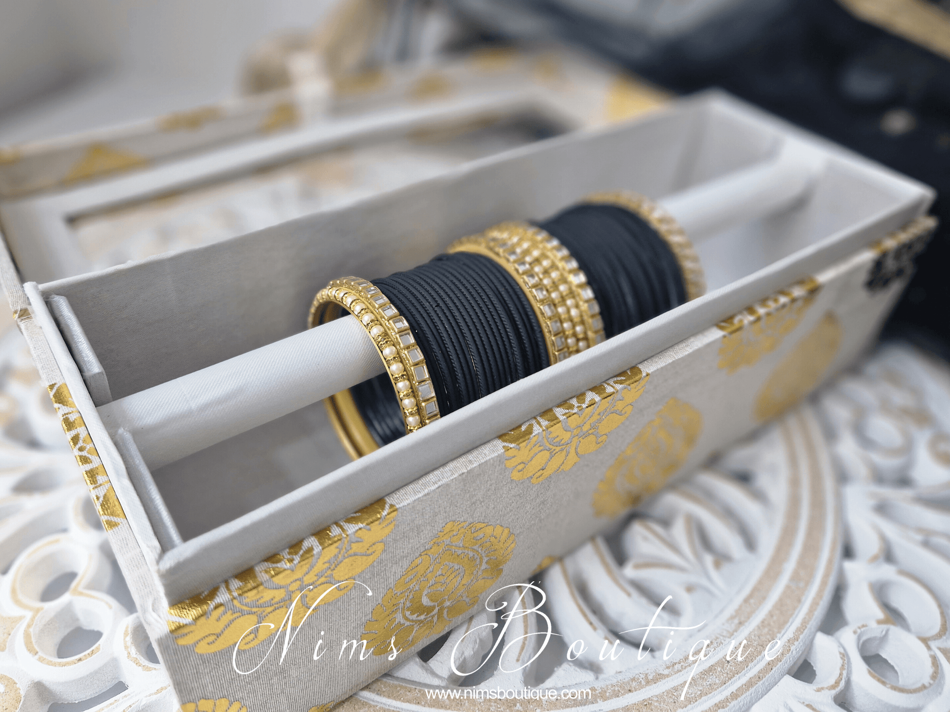 Nims Boutique Black & Kundan Set of Bangles BN