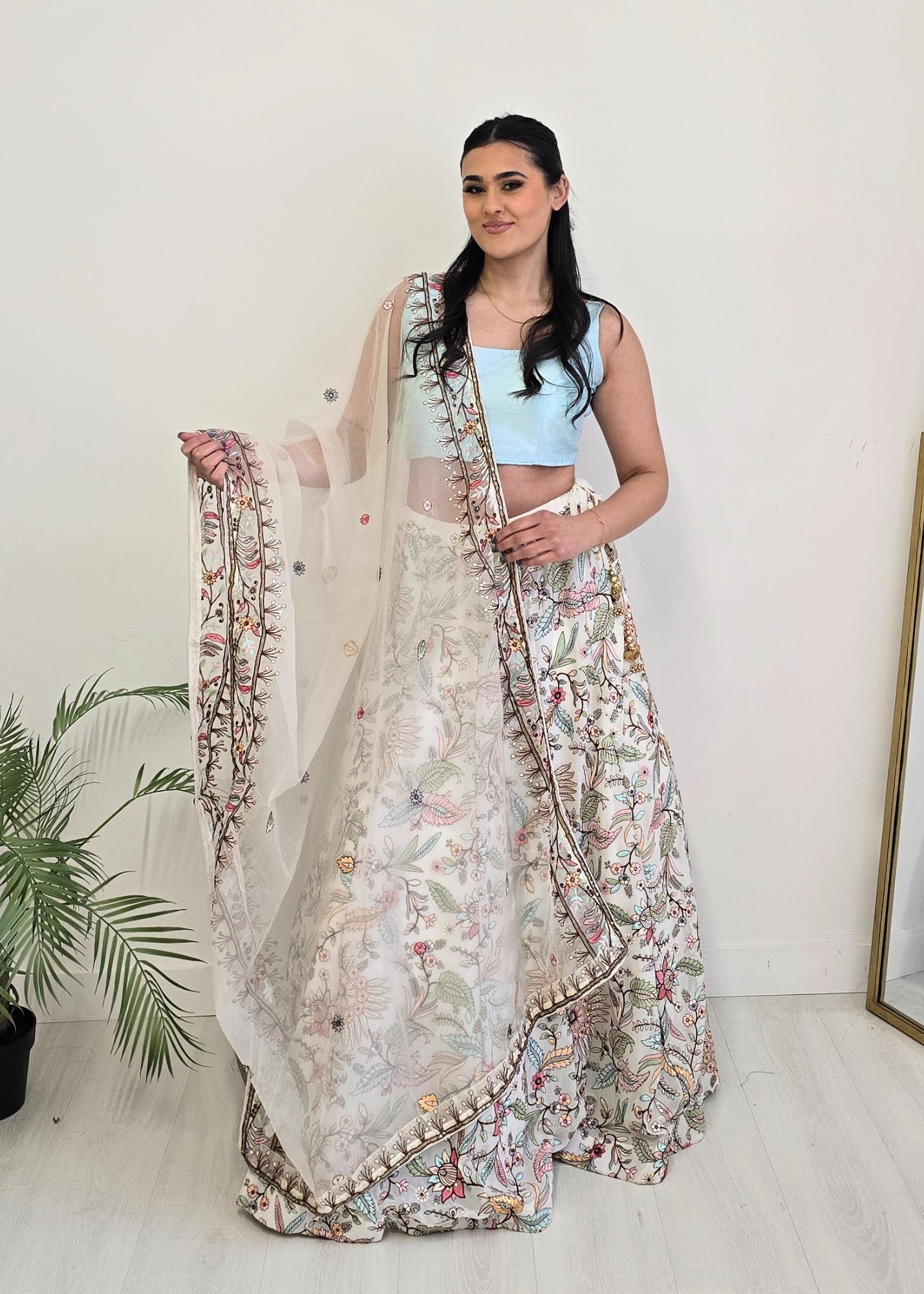 Sarika Luxury White Organza Embroidered Dupatta/Chunni