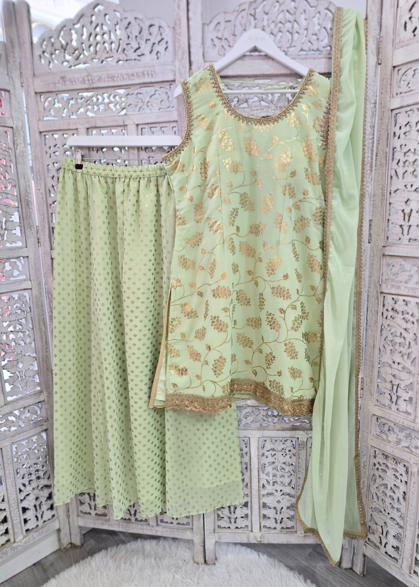 Mint foil print sharara suit (Size 18-20)