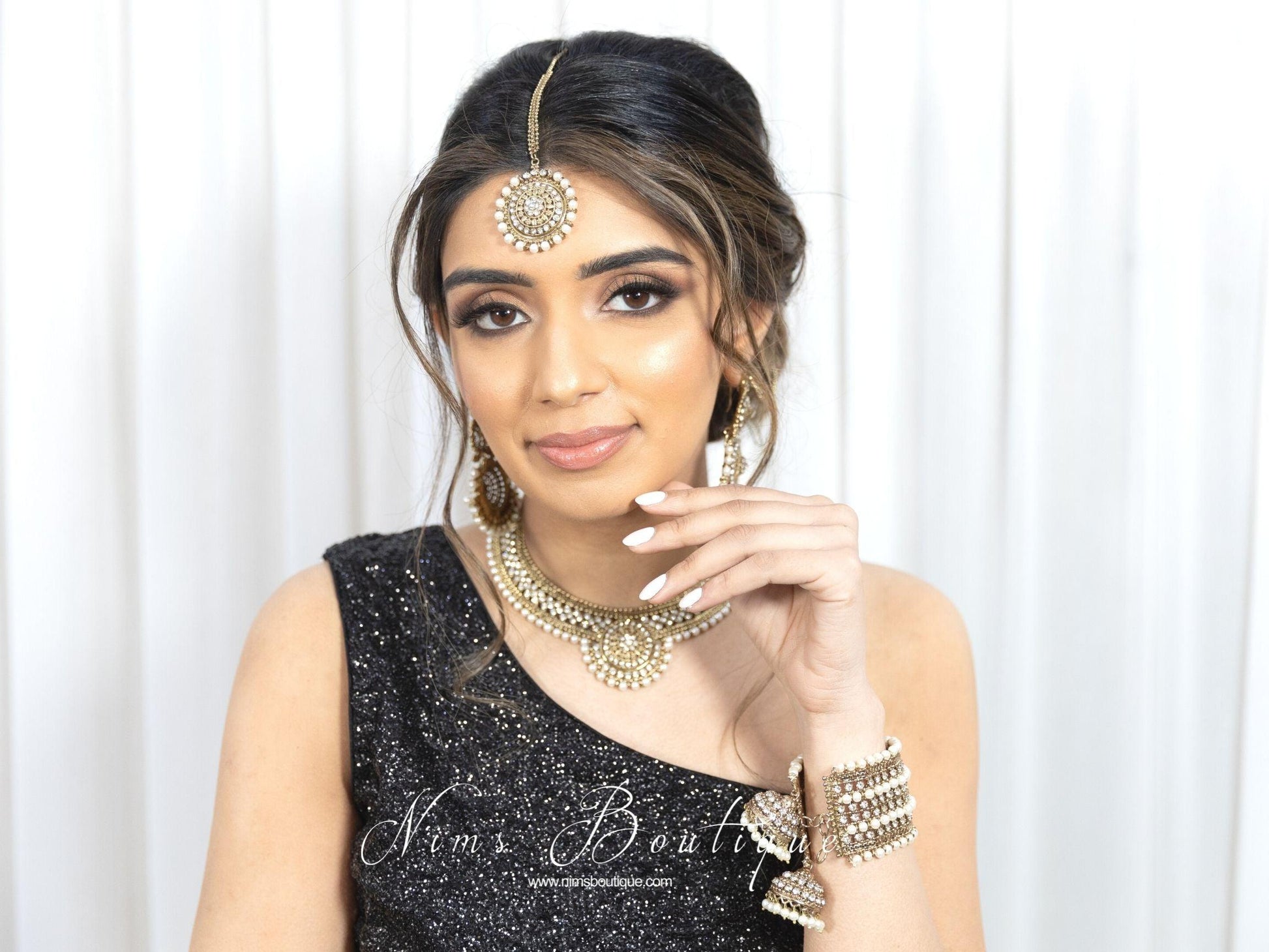 Nims Boutique Small Royal Antique Gold & Pearl set with earring chains