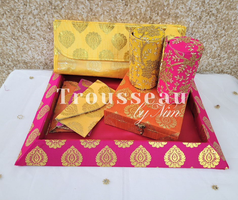 Printed Saree Gift Box at best price in Surat by Bajrang Trader | ID:  15090840712