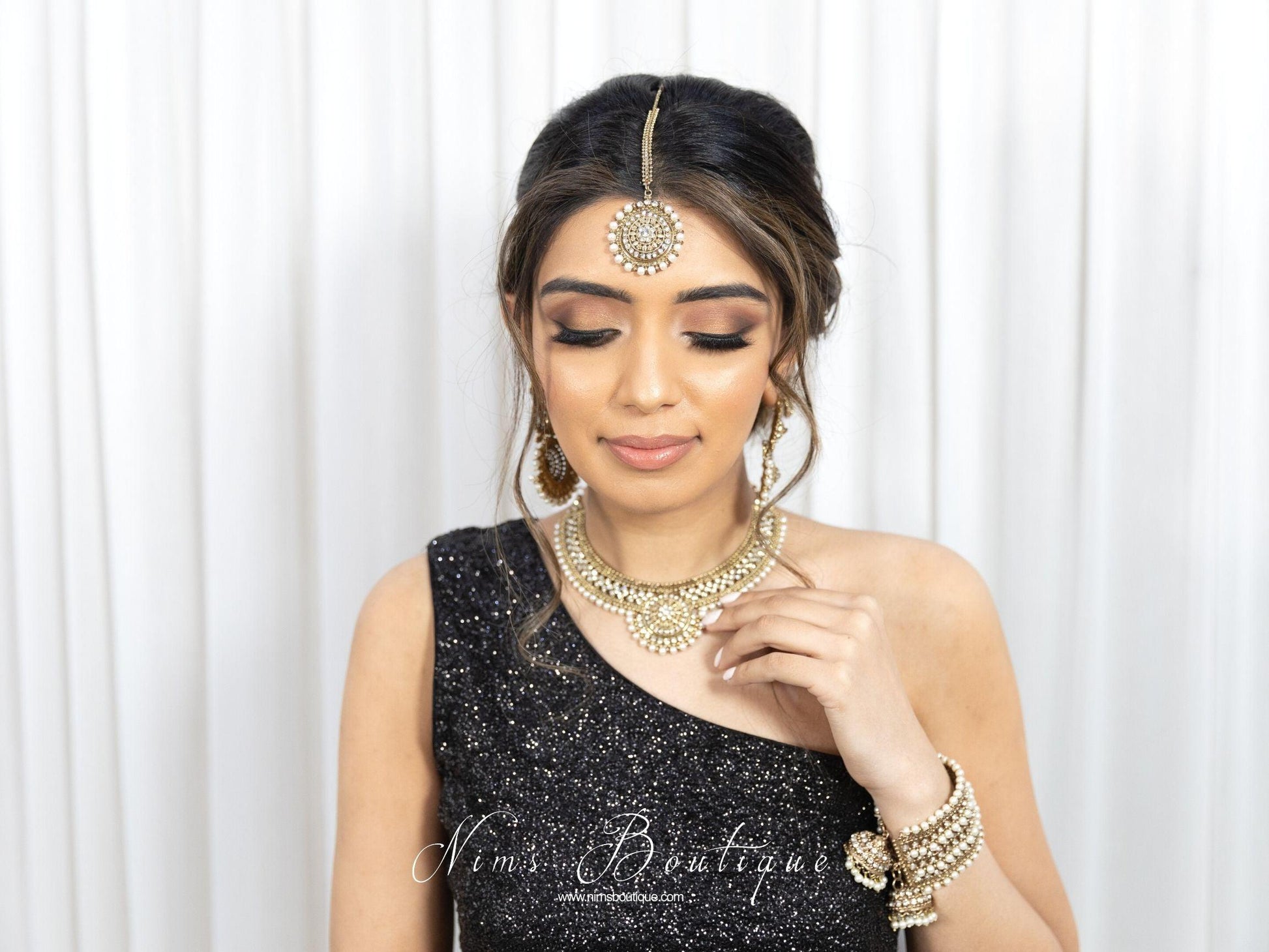 Nims Boutique Small Royal Antique Gold & Pearl set with earring chains