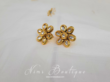 Daisy Kundan Stud Earrings