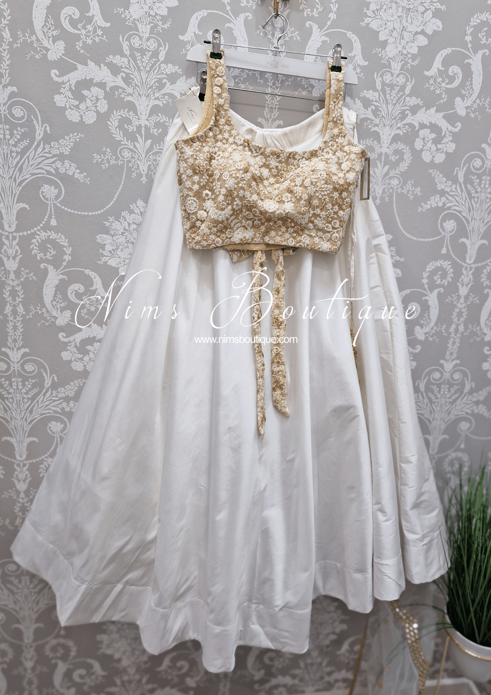 Nims Boutique Luxury NB Ivory & Gold Sequin Bow Blouse size 4-20