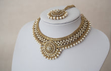 Small Royal Antique Gold & Pearl set with earring chains