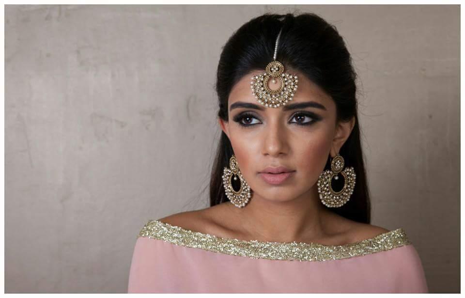Nims Boutique Royal Pearl & Clear Stones Chand Tikka Set 6cm